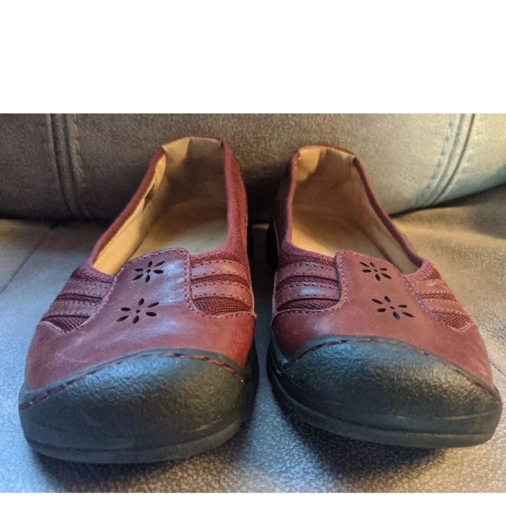 Keen Women's Size 7 Shoes Red & Black Leather Clogs Mules Slip On Comfortable - Picture 2 of 12